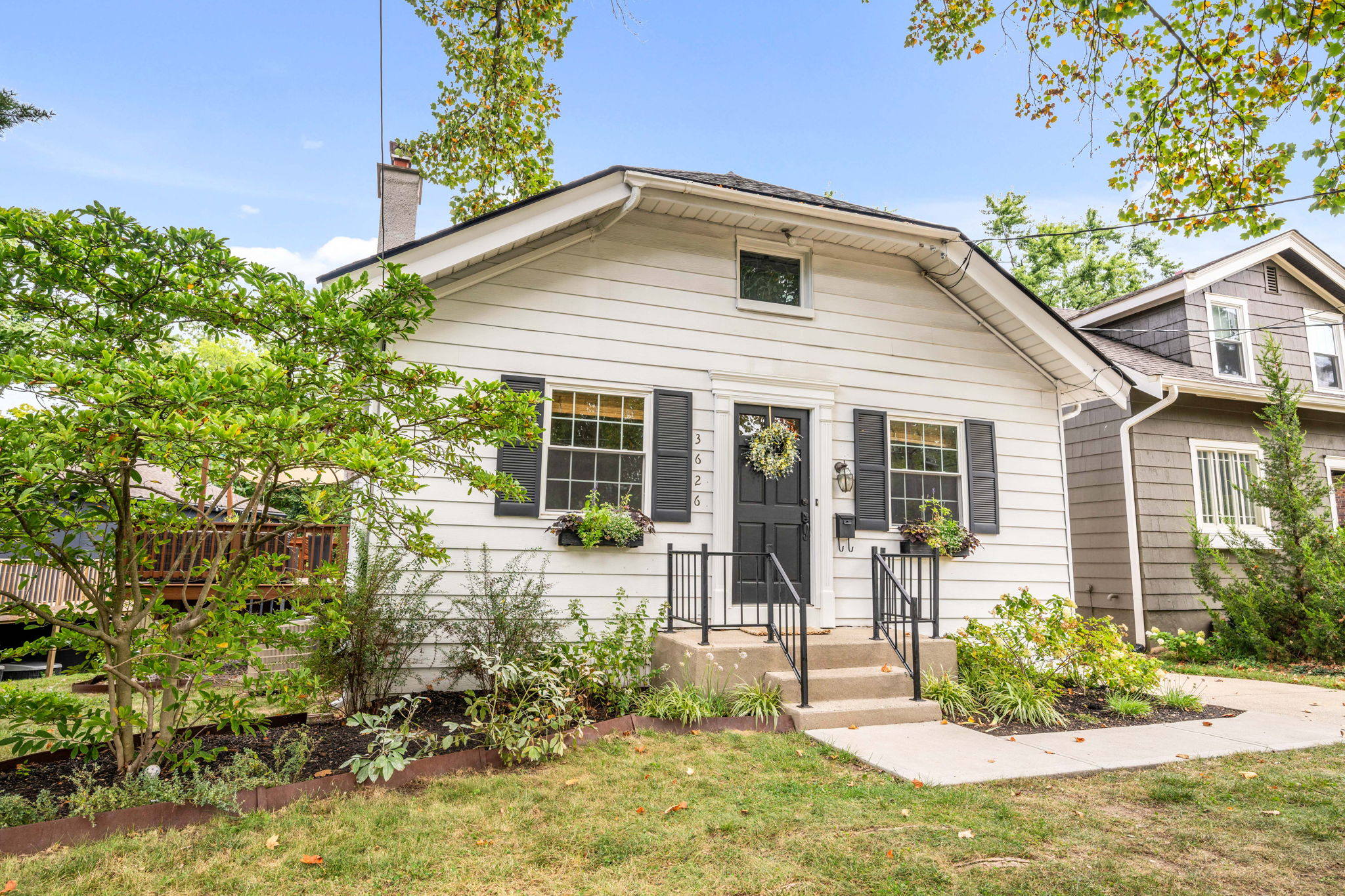 3-web-or-mls-3626 Saybrook Ave (55 of 55)